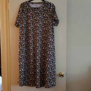 Beautiful flowered shift dress